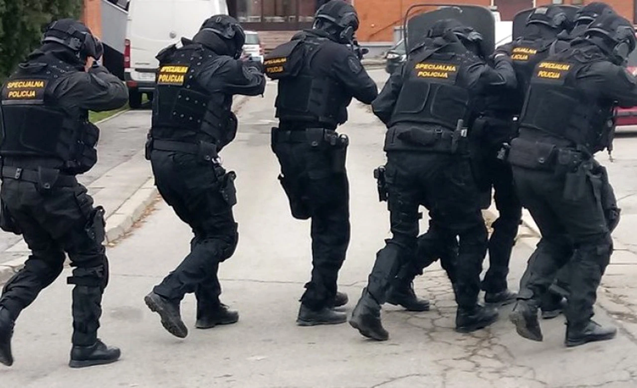 Živinice pod opsadom, pretresi u cijelom gradu