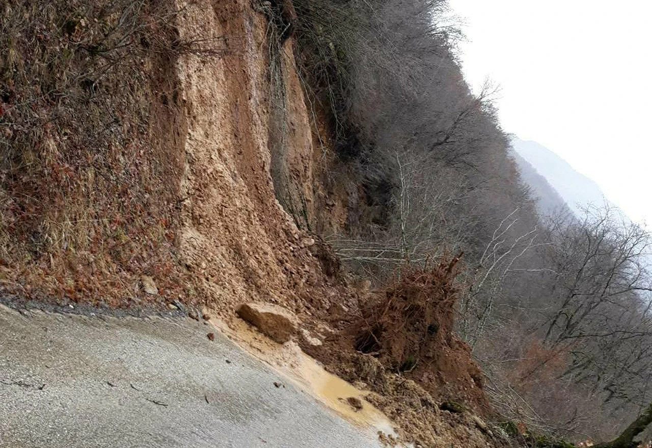 Pažnja: Odroni na cestama