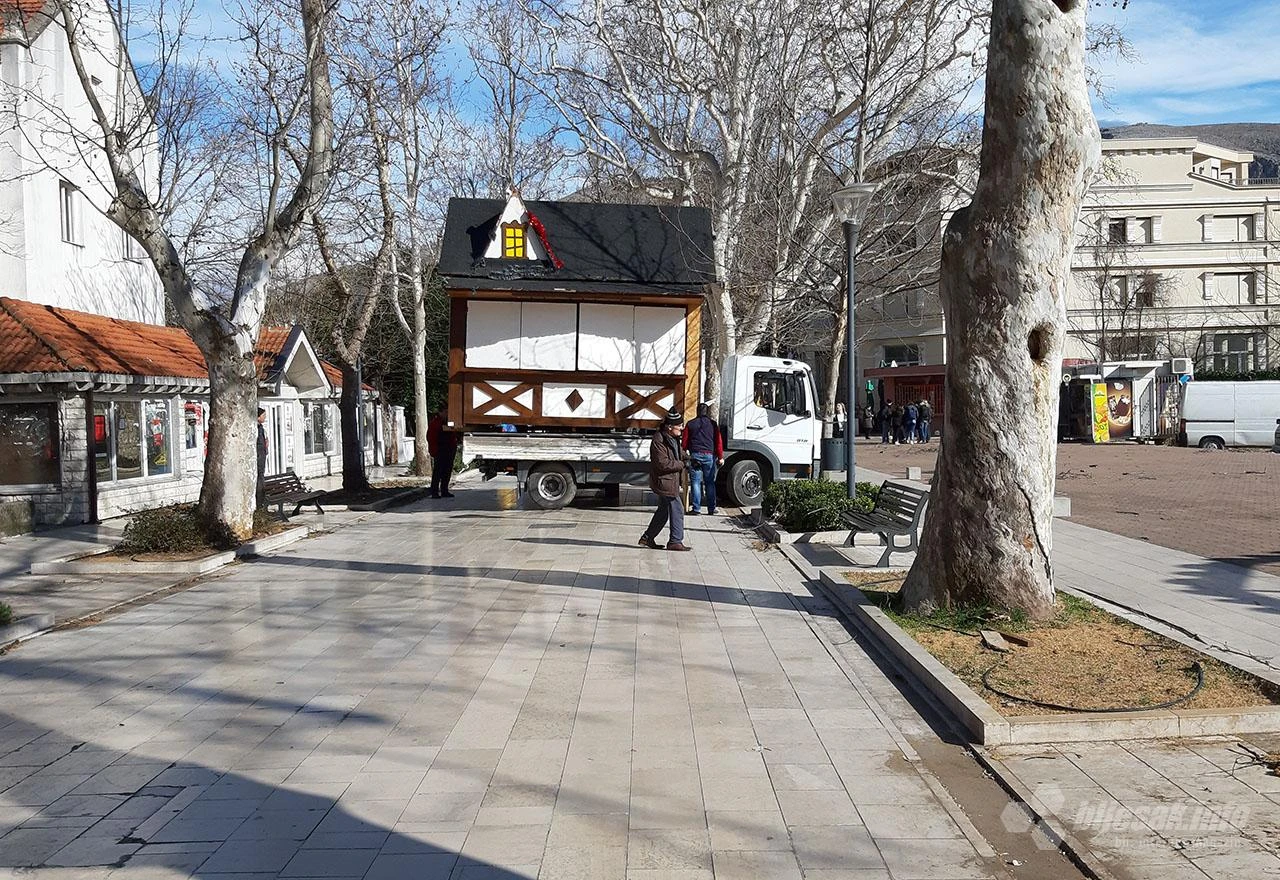 Nakon mjesec dana i olujnog vjetra: Odlaze kućice