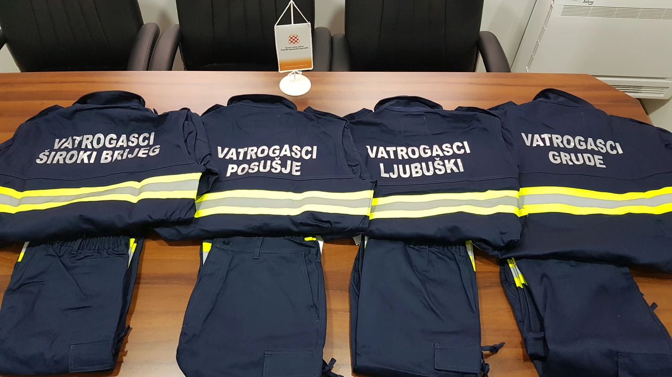 Svi profesionalni vatrogasci u ŽZH dobili nova odijela