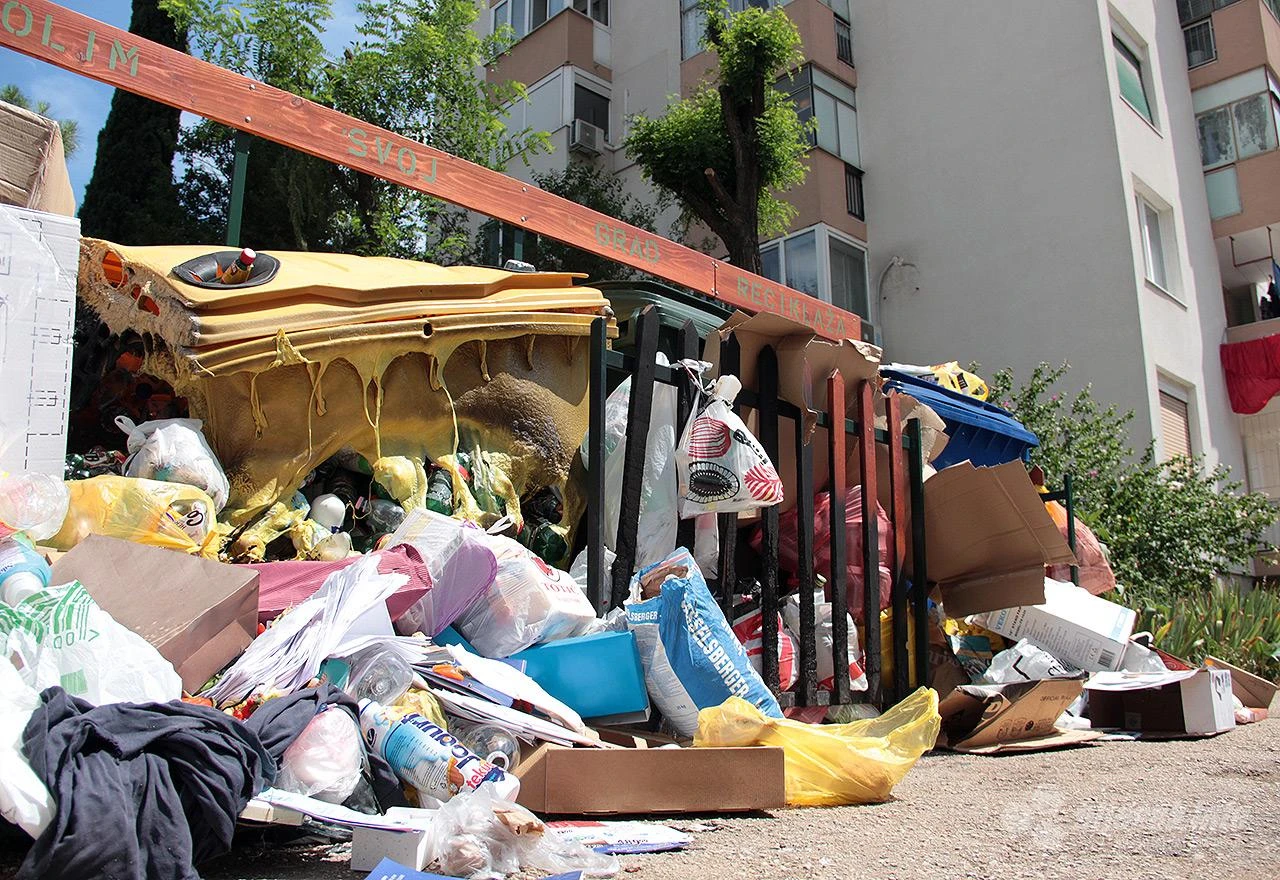 Grad Mostar bogatiji za 28 kontejnera 