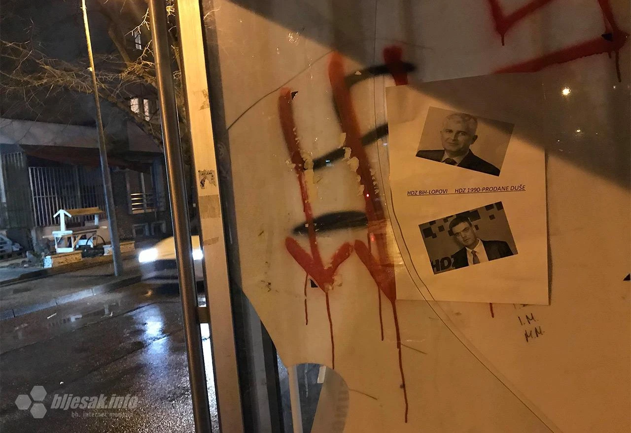 Mostar: Grafitima i plakatima poslali poruke liderima hrvatskih stranaka