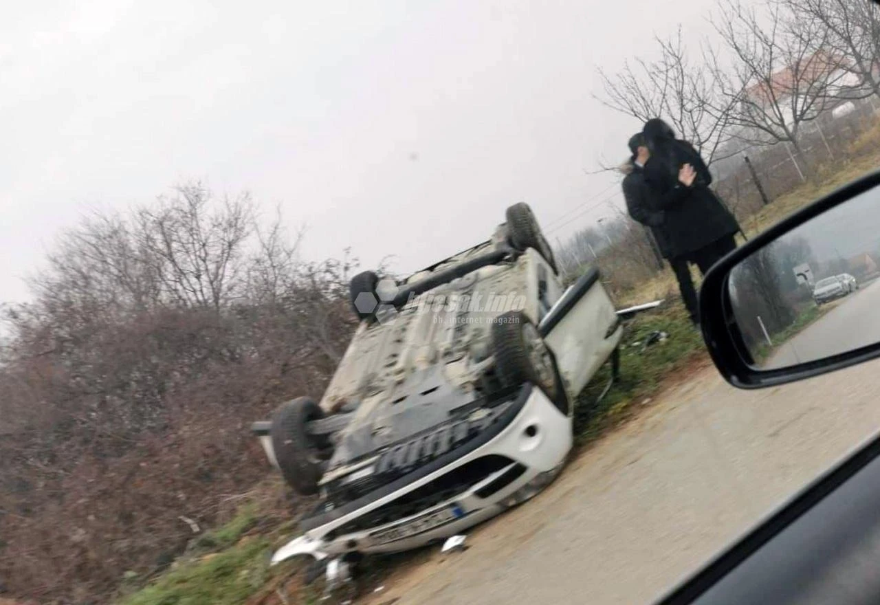 Buna: Automobil završio na krovu