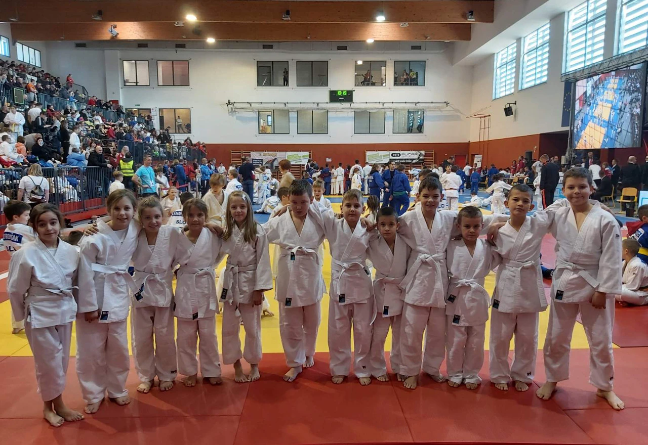 Borsi novih 12 odličja iz Maribora