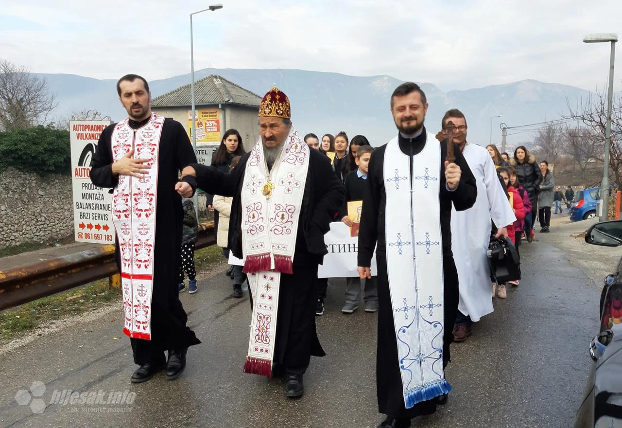Mostar: Pravoslavni vjernici litijom dali podršku braći u Crnoj Gori