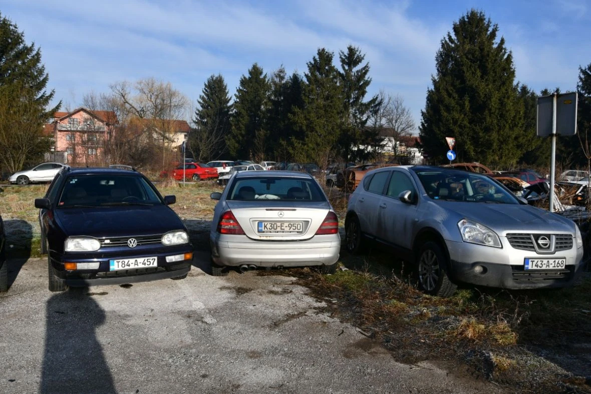 Oduzeta vozila sanjkašima sa autoceste kod Sarajeva