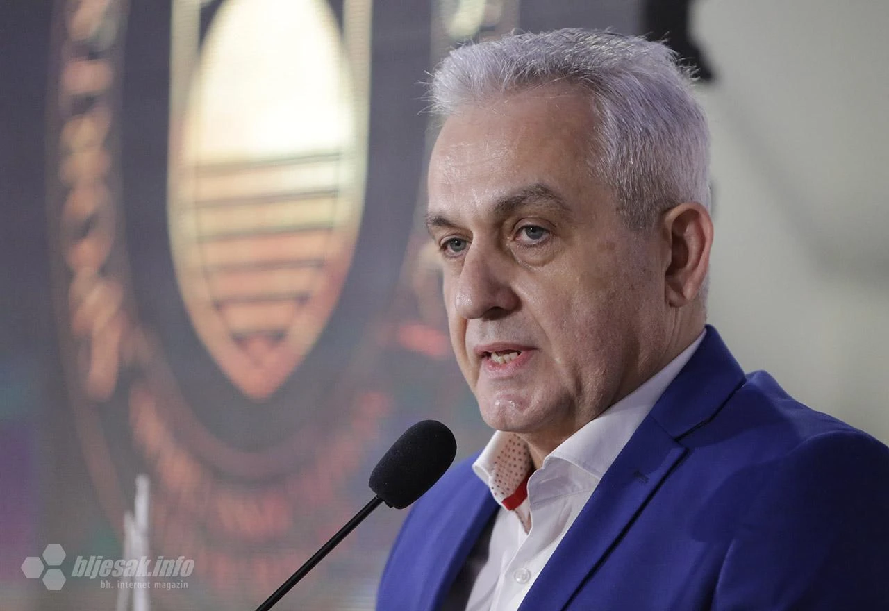 Bešlić otvorio dušu: Ovi mladi ljudi zaslužuju dvoranu!