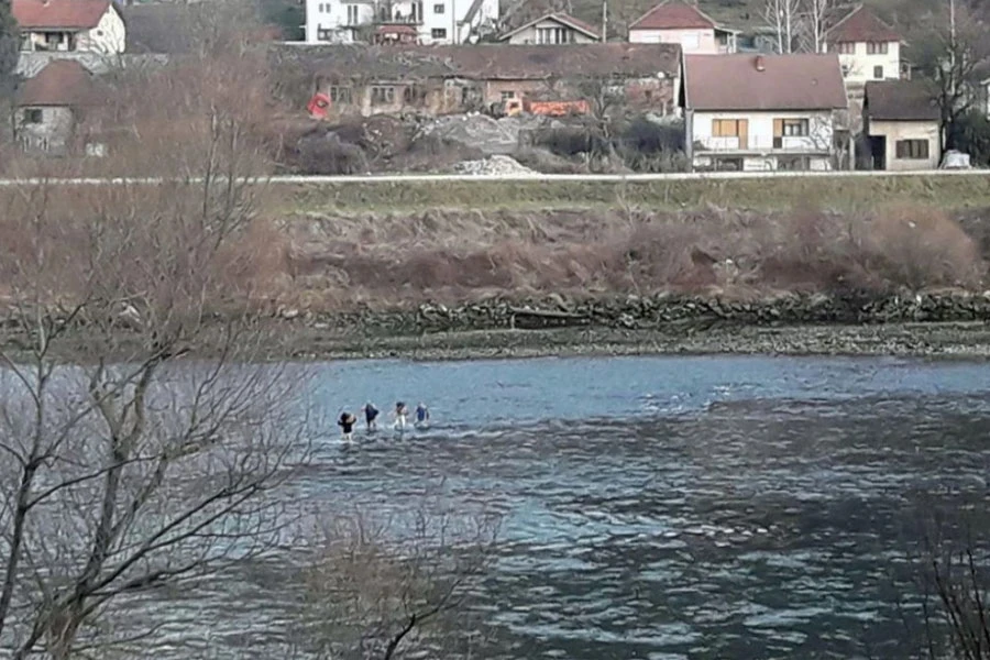 Migranti pokušali preplivati nabujalu Drinu, samo jedan je uspio doći do cilja