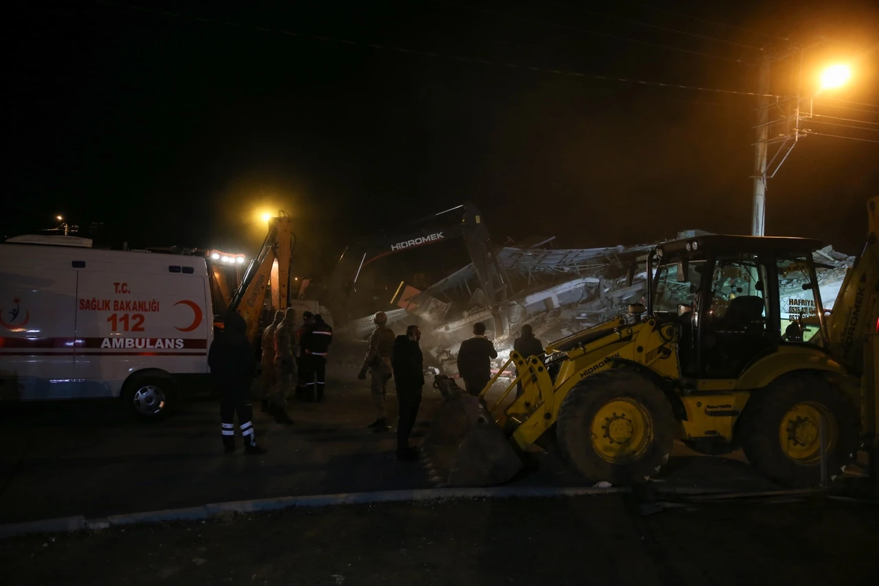 Raste broj žrtava nakon razornog potresa u Turskoj