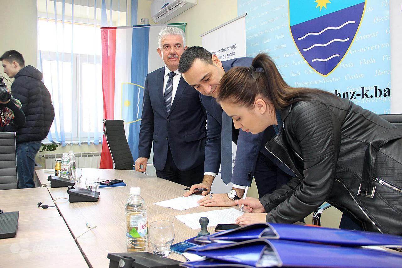 Vlada HNŽ-a dodijelila 1284 stipendija i subvencija za smještaj