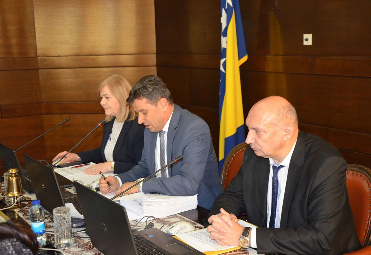 Ministarstvo obrazovanja FBiH: Novalić donosi akte, Kajtaz čuva pečat