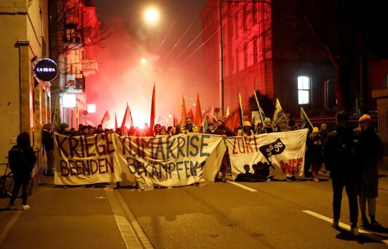 Prosvjedi protiv foruma u Davosu, sukobi s policijom i uhićenja