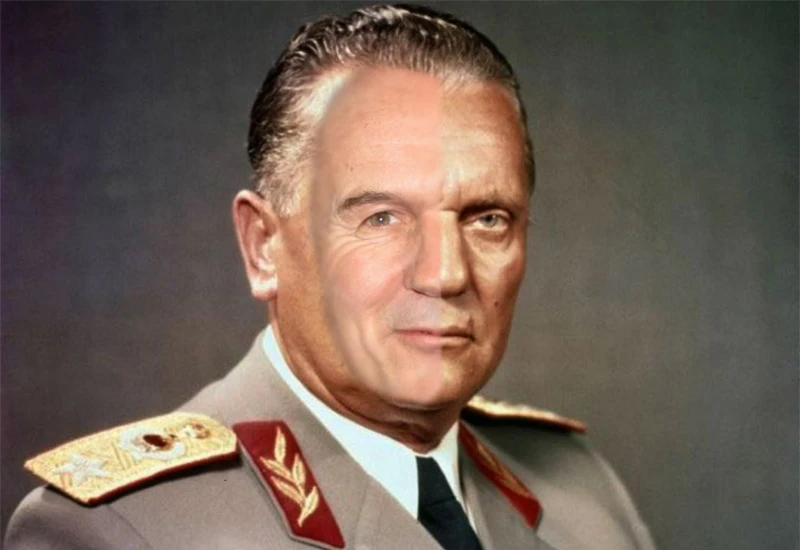 Tito, kraj i trbušni ples