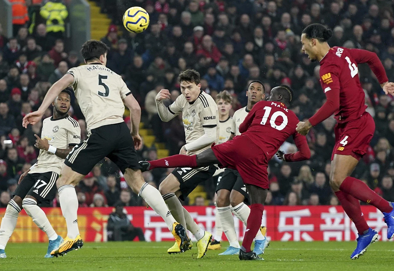 Nebeski letač van Dijk i Salah srušili United