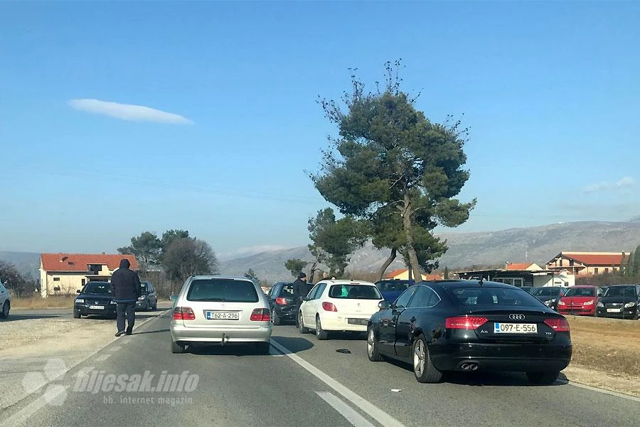 Lančani sudar tri vozila na Buni