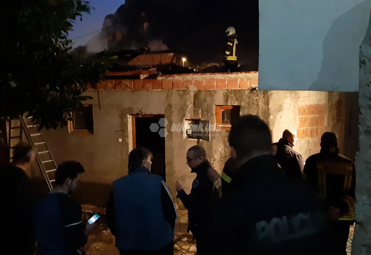VIDEO | Mostar: Izgorjelo krovište obiteljske kuće