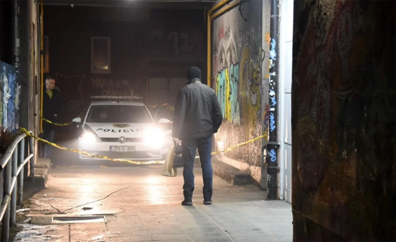 Sarajevo: Napadnut policajac pred veleposlanstvom Srbije