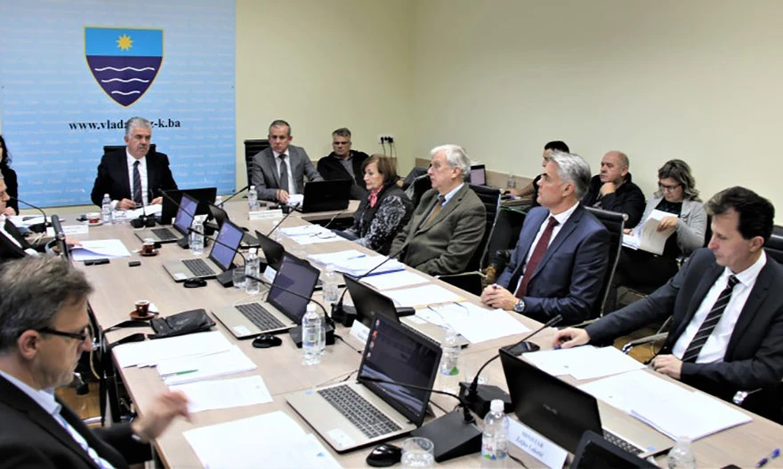 Vlada HNŽ-a odobrila sredstva za asistente u osnovnim i srednjim školama