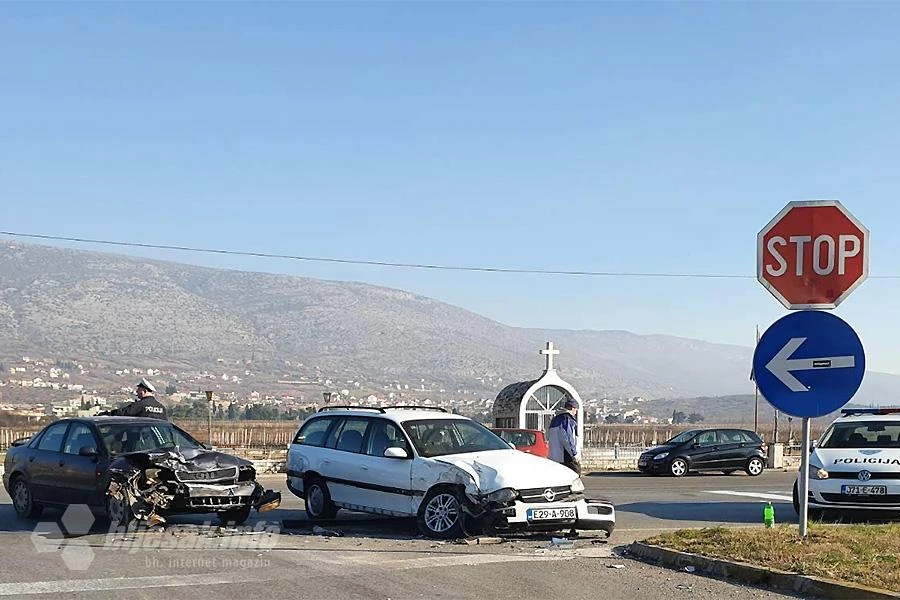 Mostar: Frontalni sudar dva vozila