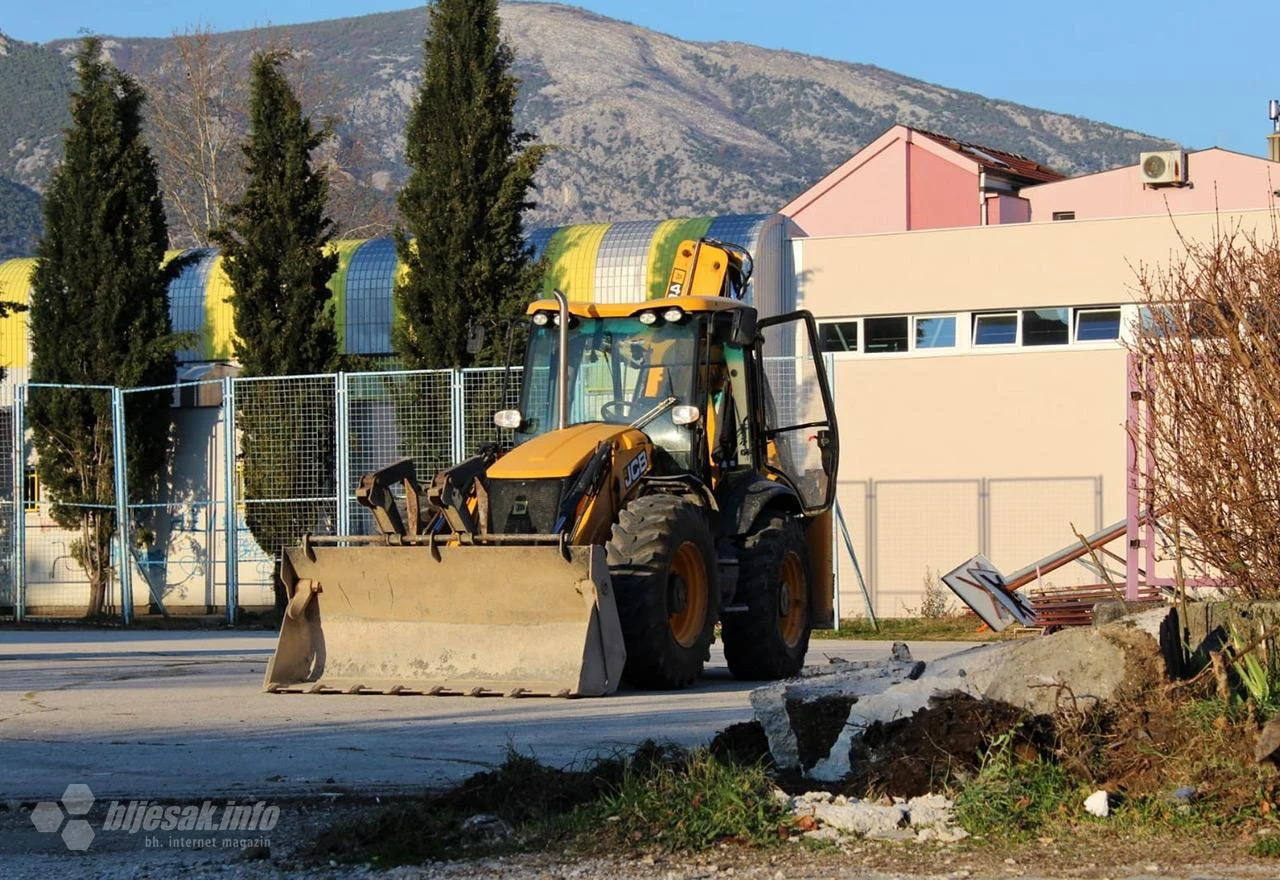 Započela obnova školskog igrališta u naselju Rudnik