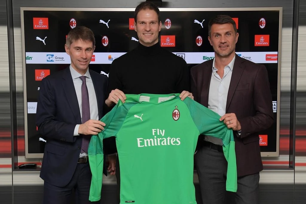 Asmir Begović i službeno u Milanu