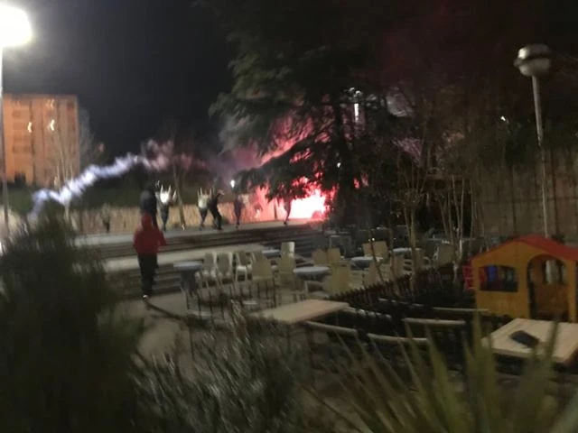 Palili baklje i upadali u ugostiteljske objekte na Bulevaru