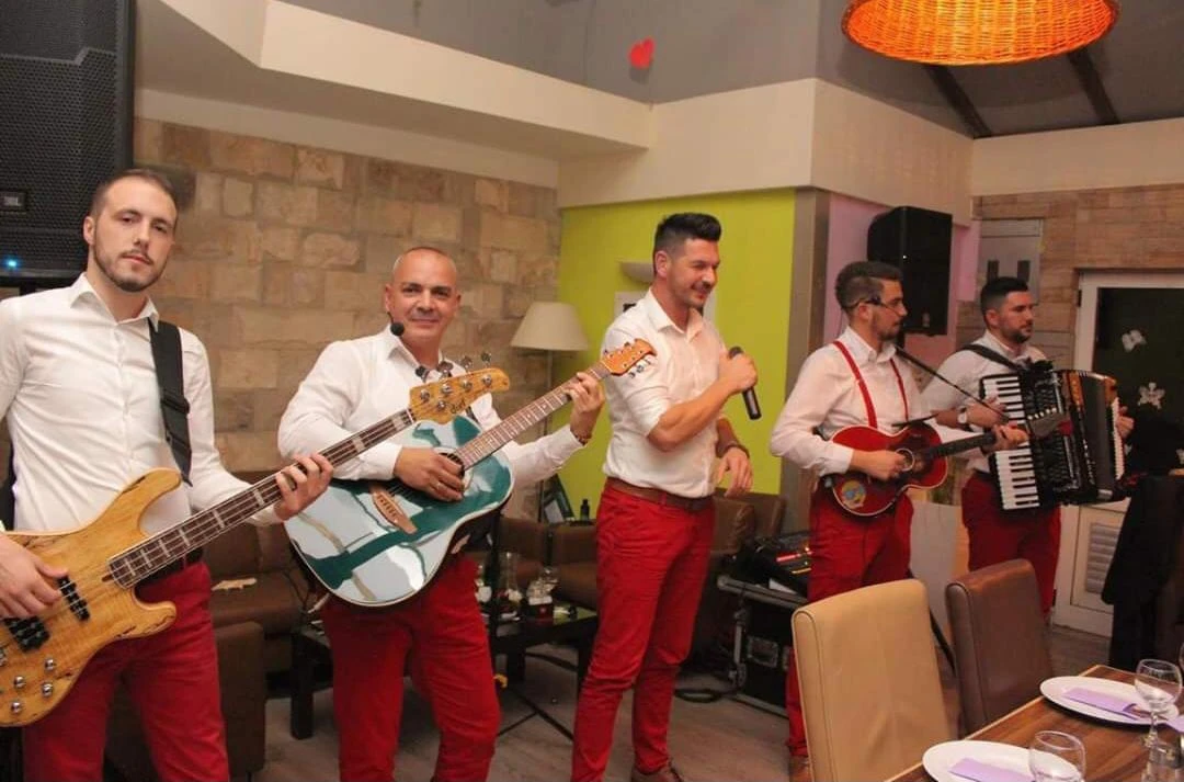 Restoran Staklo: Poznat po dobroj zabavi 