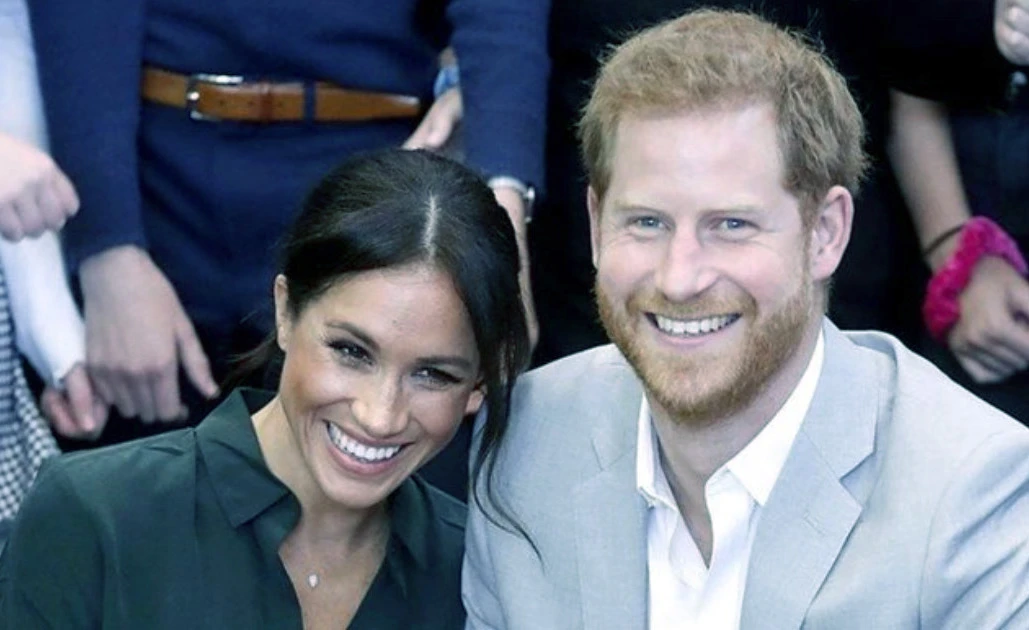 Harry i Meghan odriču se uloge viših članova kraljevske obitelji