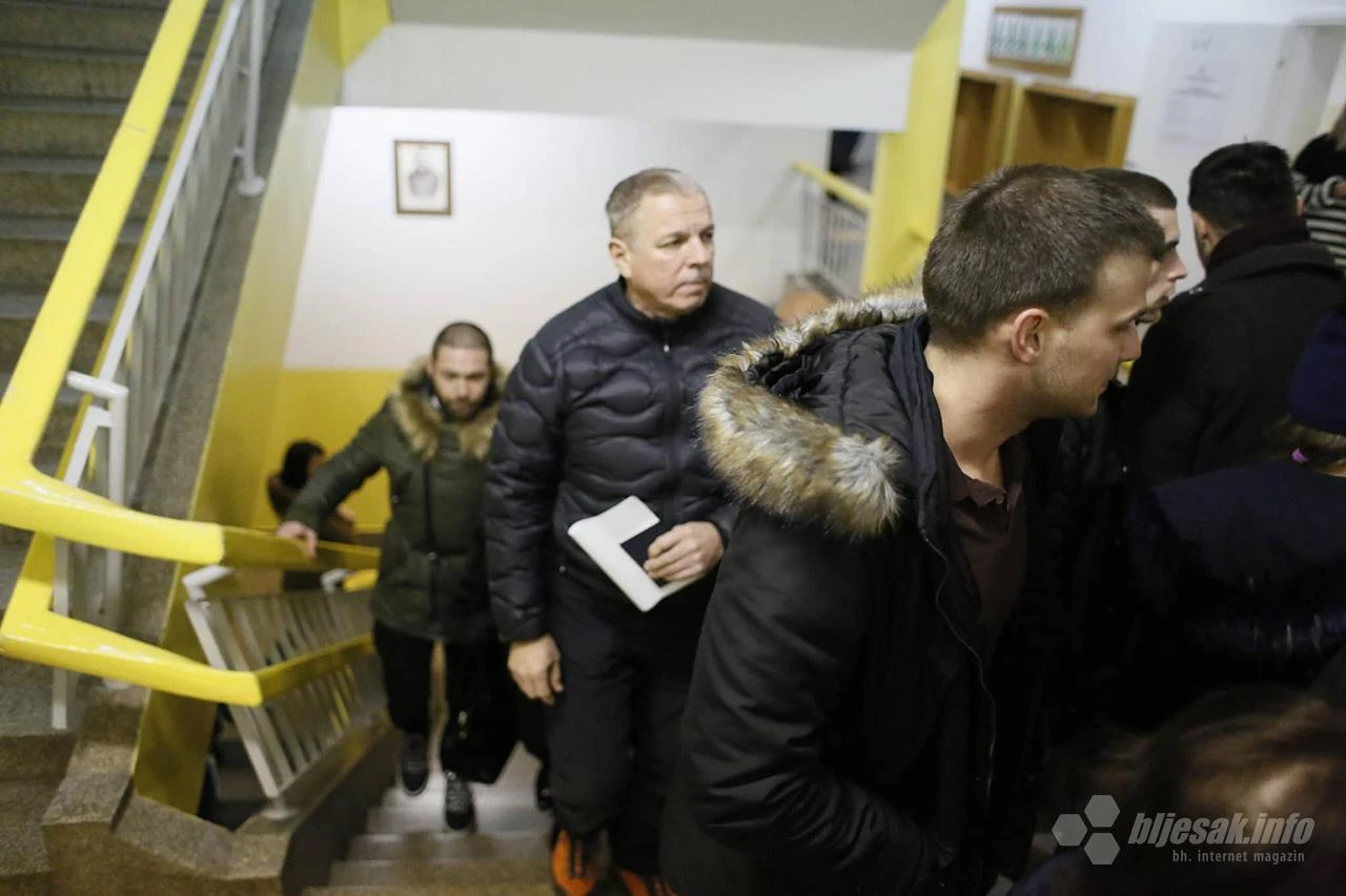 Zatvorena birališta u Mostaru, glasači žurili na glasovanje