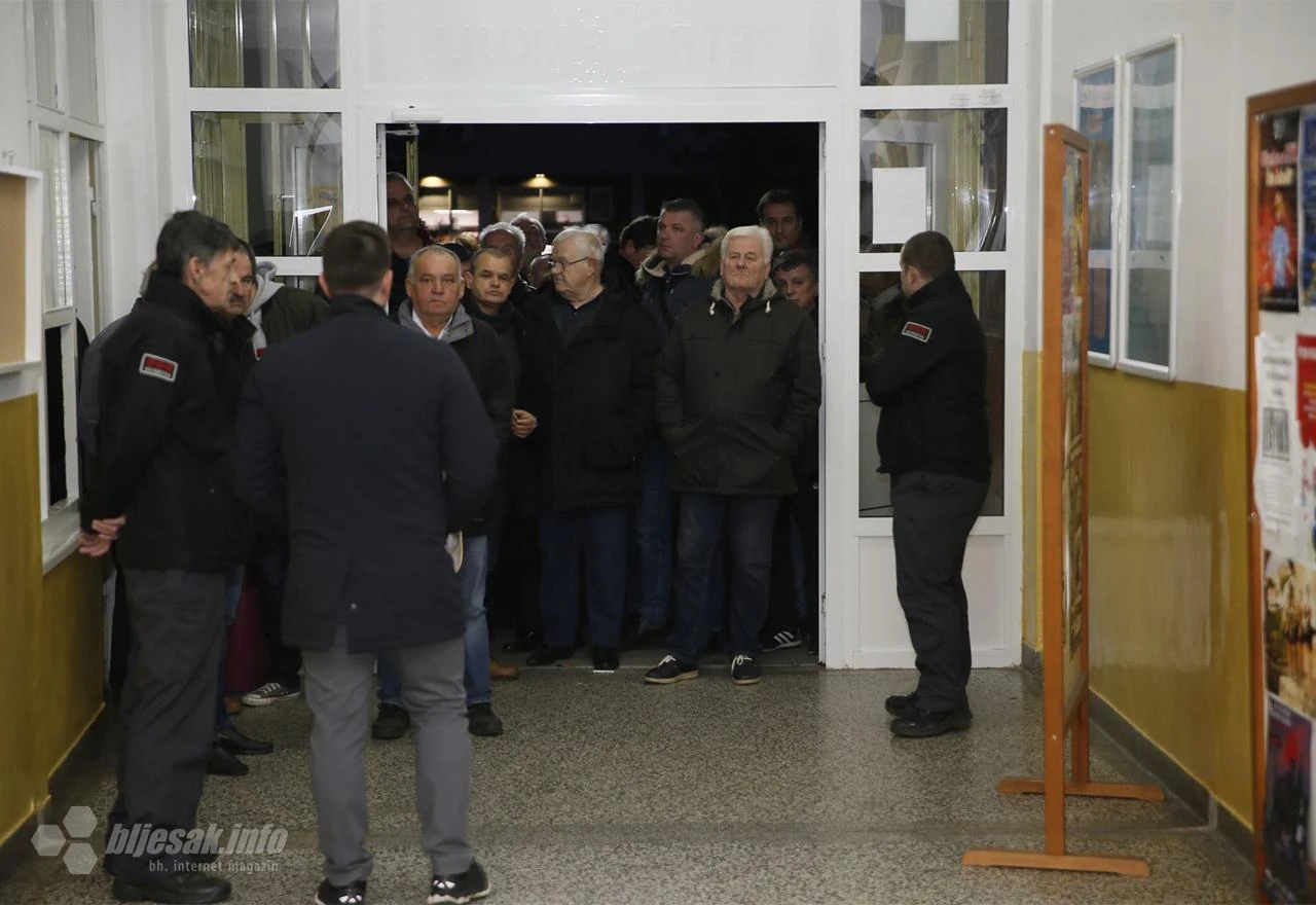 Mostar: Gužve na biralištima; sva biračka mjesta otvorena na vrijeme