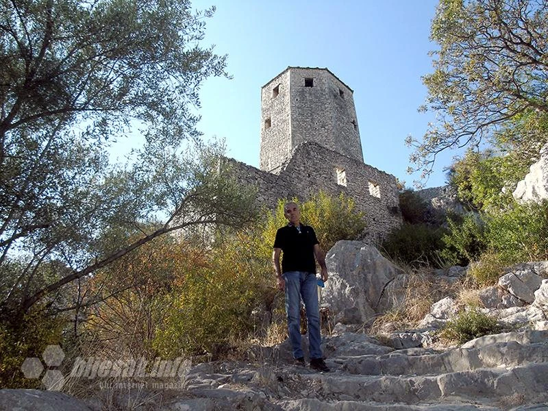 Počitelj, kamengrad obješen o nebo