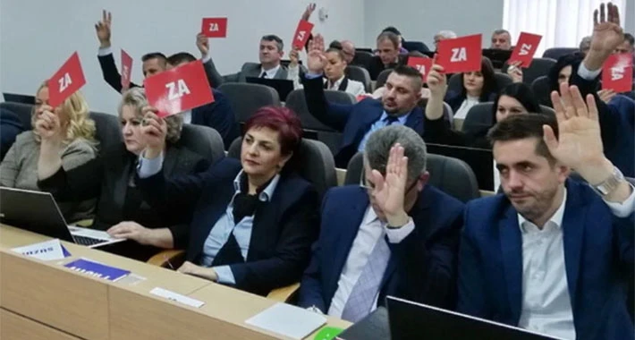 Zastupnici u SBK izglasali sebi povećanje paušala, briga ih za građane