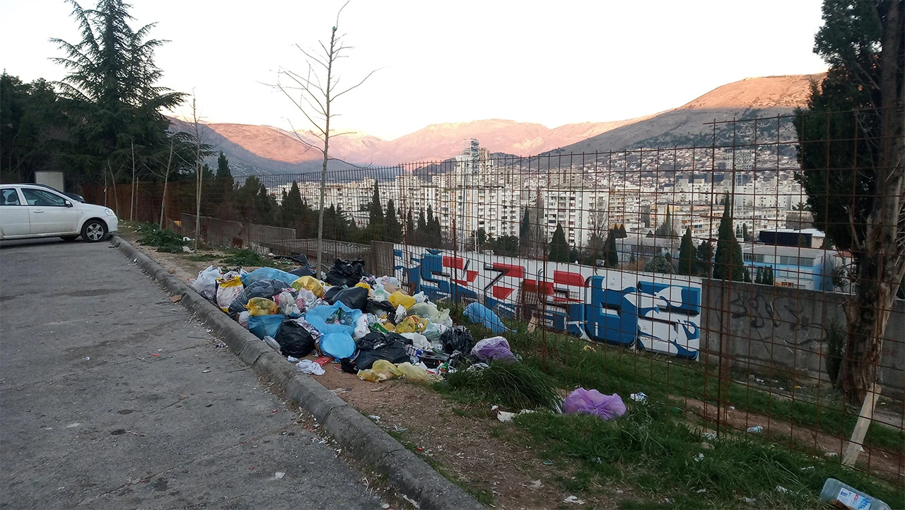 Mostar: Gdje god nađeš zgodno mjesto ti smeće 'posadi'