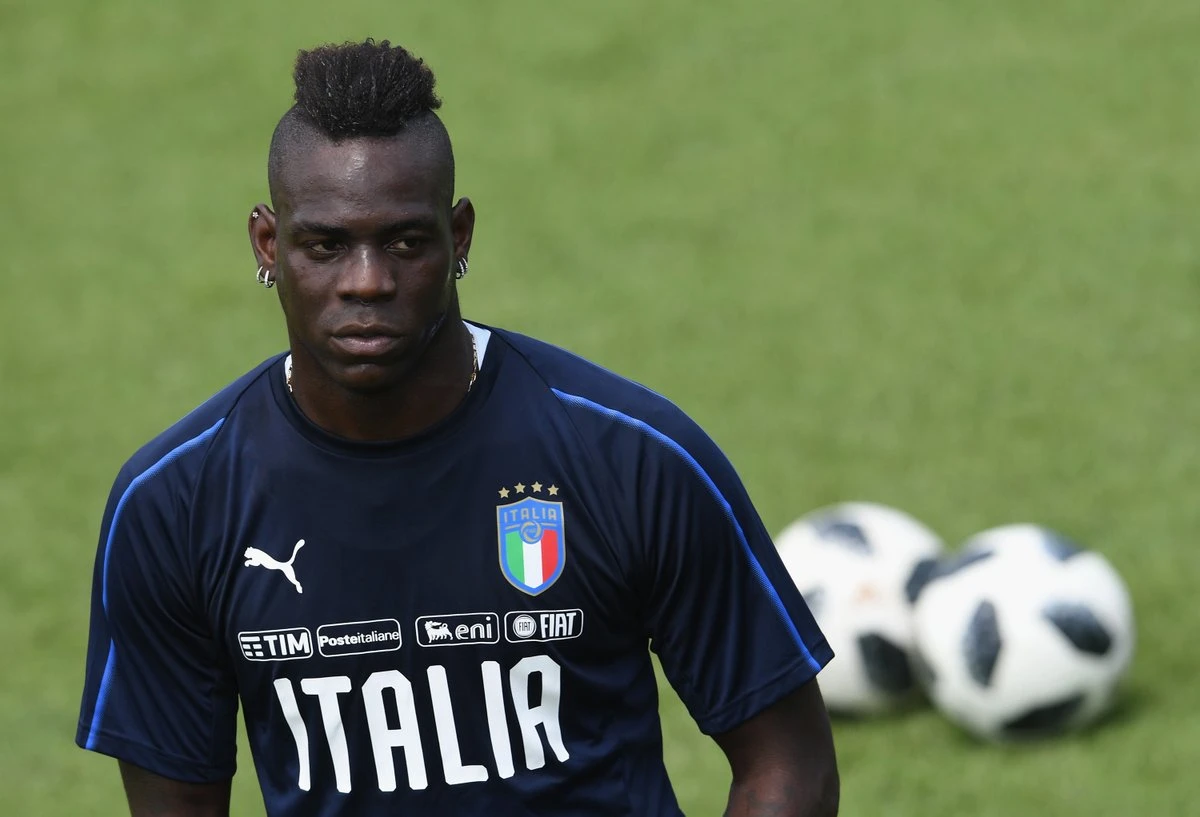 Nova godina i stare navike: Balotelli slupao auto pa odšetao