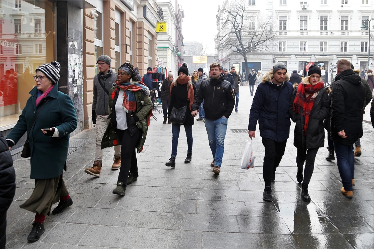 Novogodišnja atmosfera: Brojni posjetitelji u obilasku Sarajeva