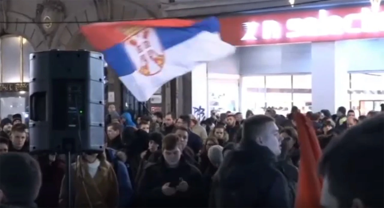 Beograd: Prosvjed pred Veleposlanstvom Crne Gore, građani nose ikone