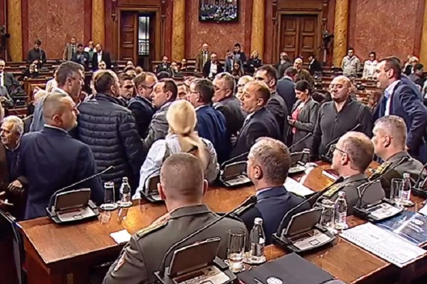 Srbija: Zastupnici se potukli na sjednici Skupštine