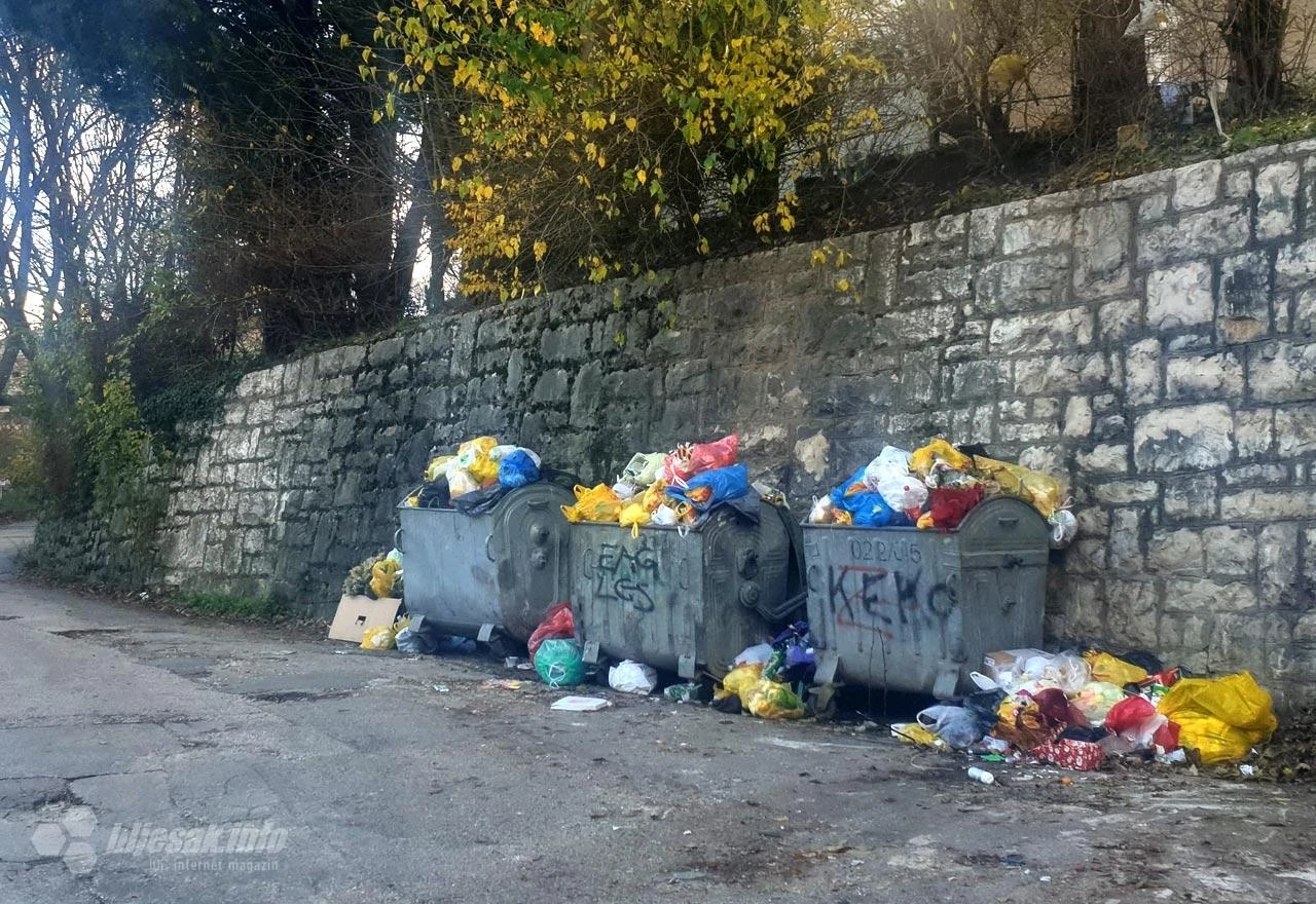 Mostarski Božić je ipak zatrpan smećem