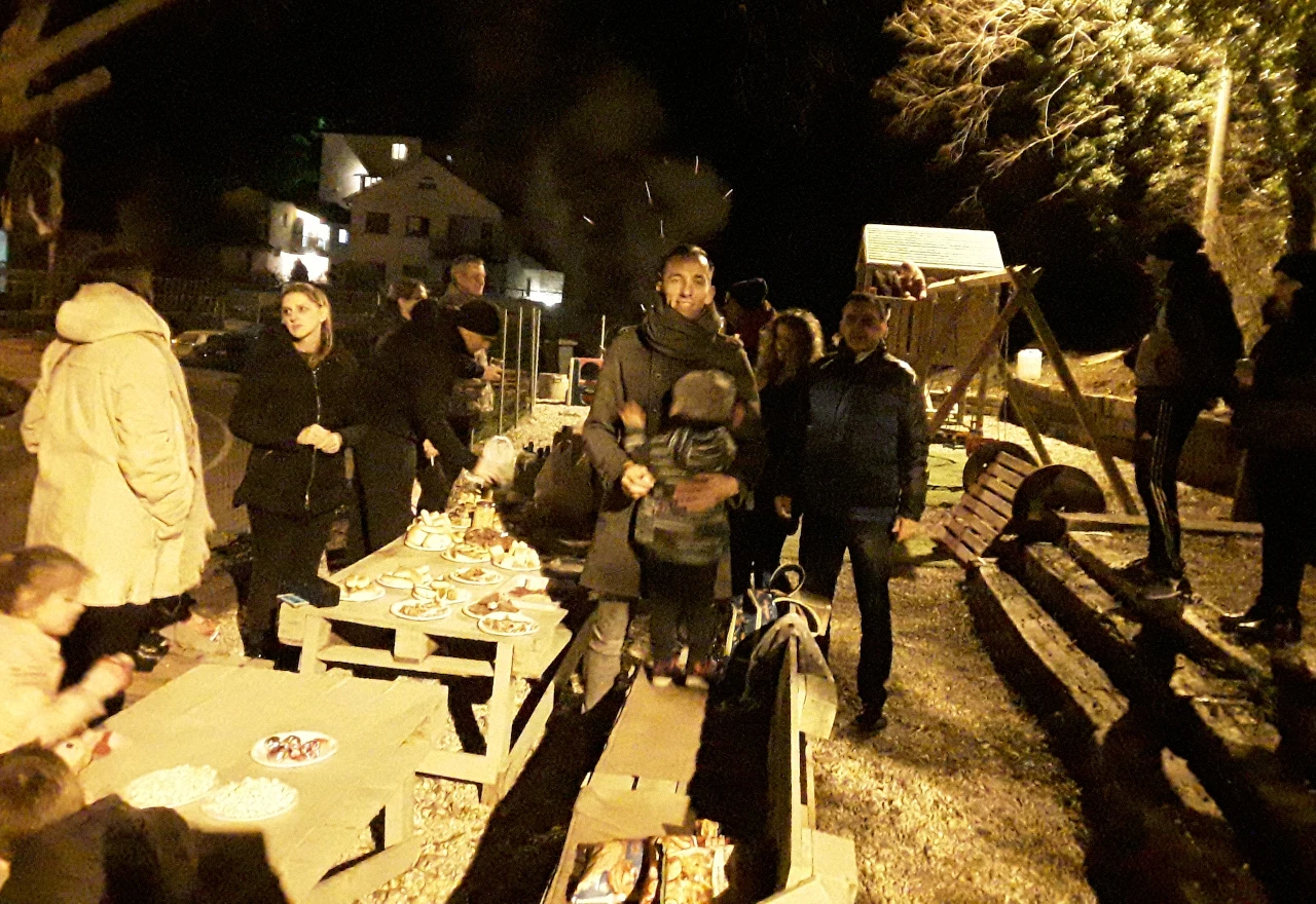 Prijatelji i obitelj: Badnja noć u naselju Vukodol
