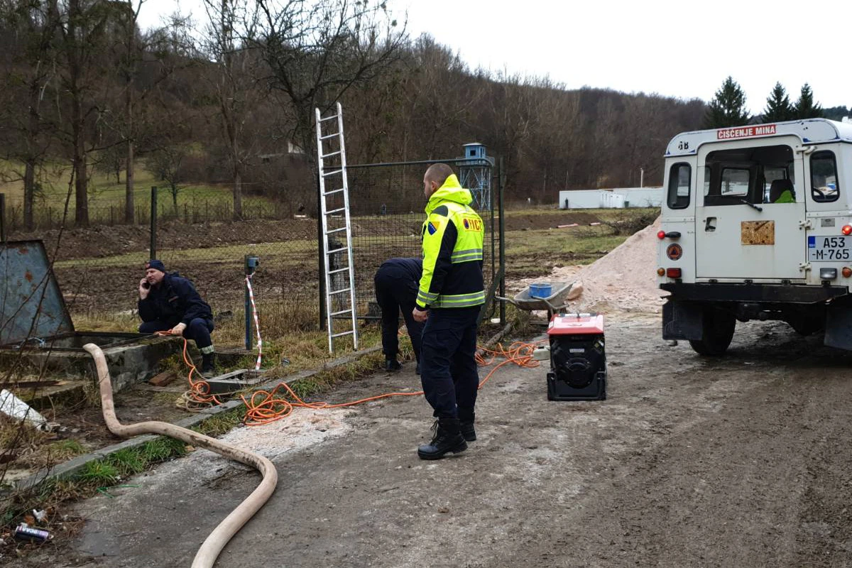 Uklonjene eksplozivne naprave u migrantskom centru u Blažuju