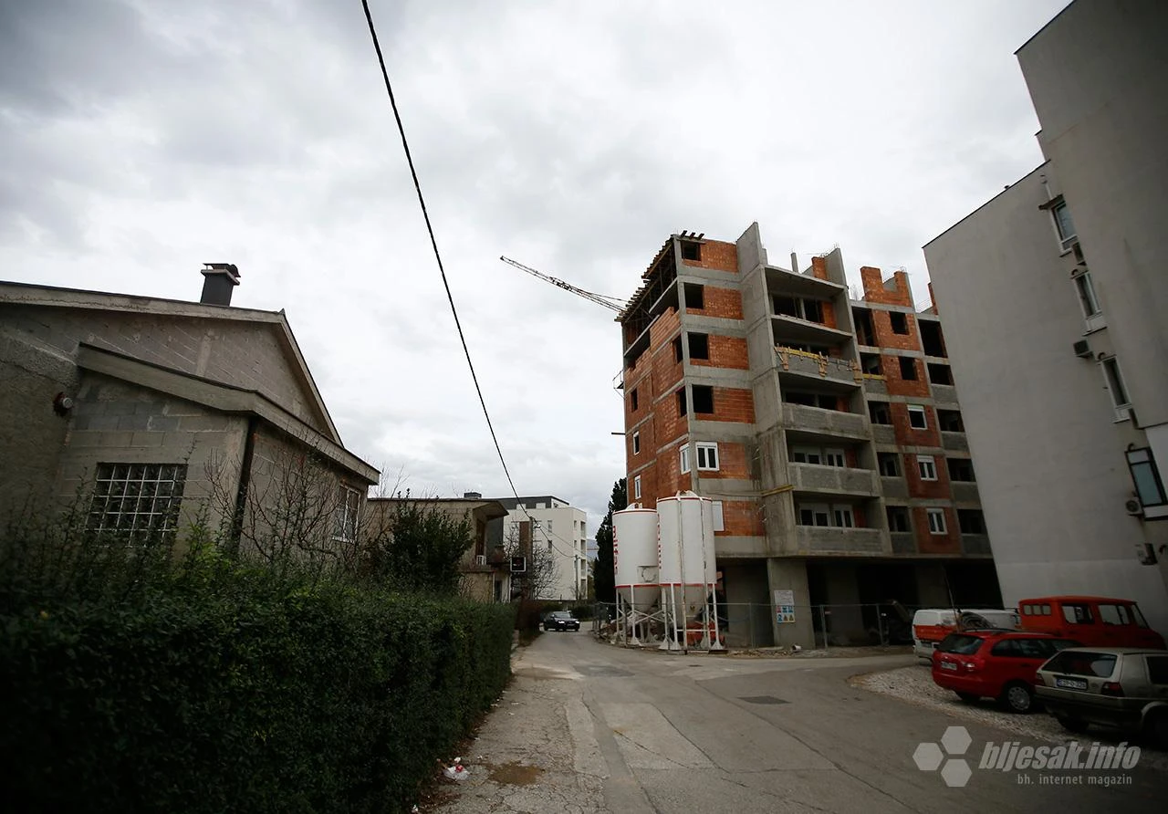 Obustavljeni radovi: Šesti kat novogradnje u Mostaru visi u zraku
