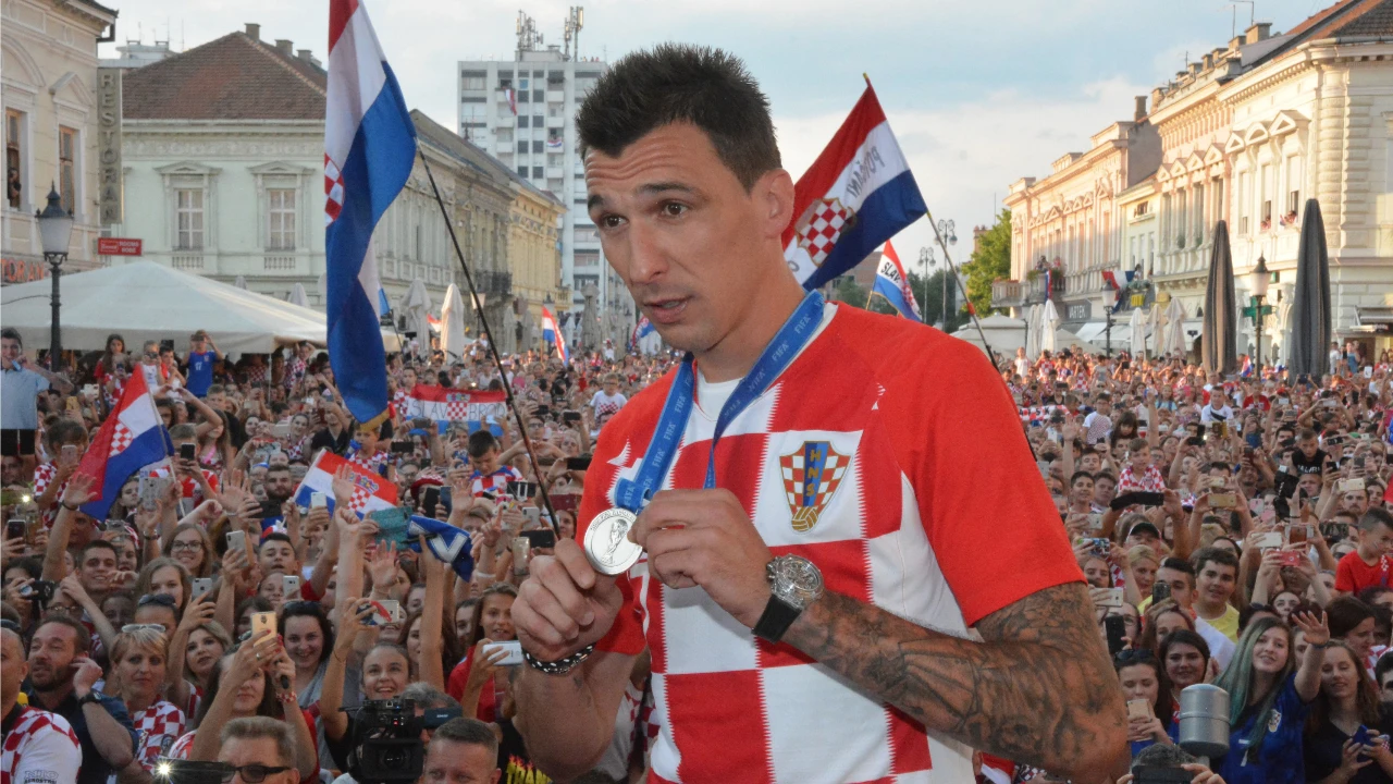 Mario Mandžukić u Dohi potpisuje za Al-Duhail