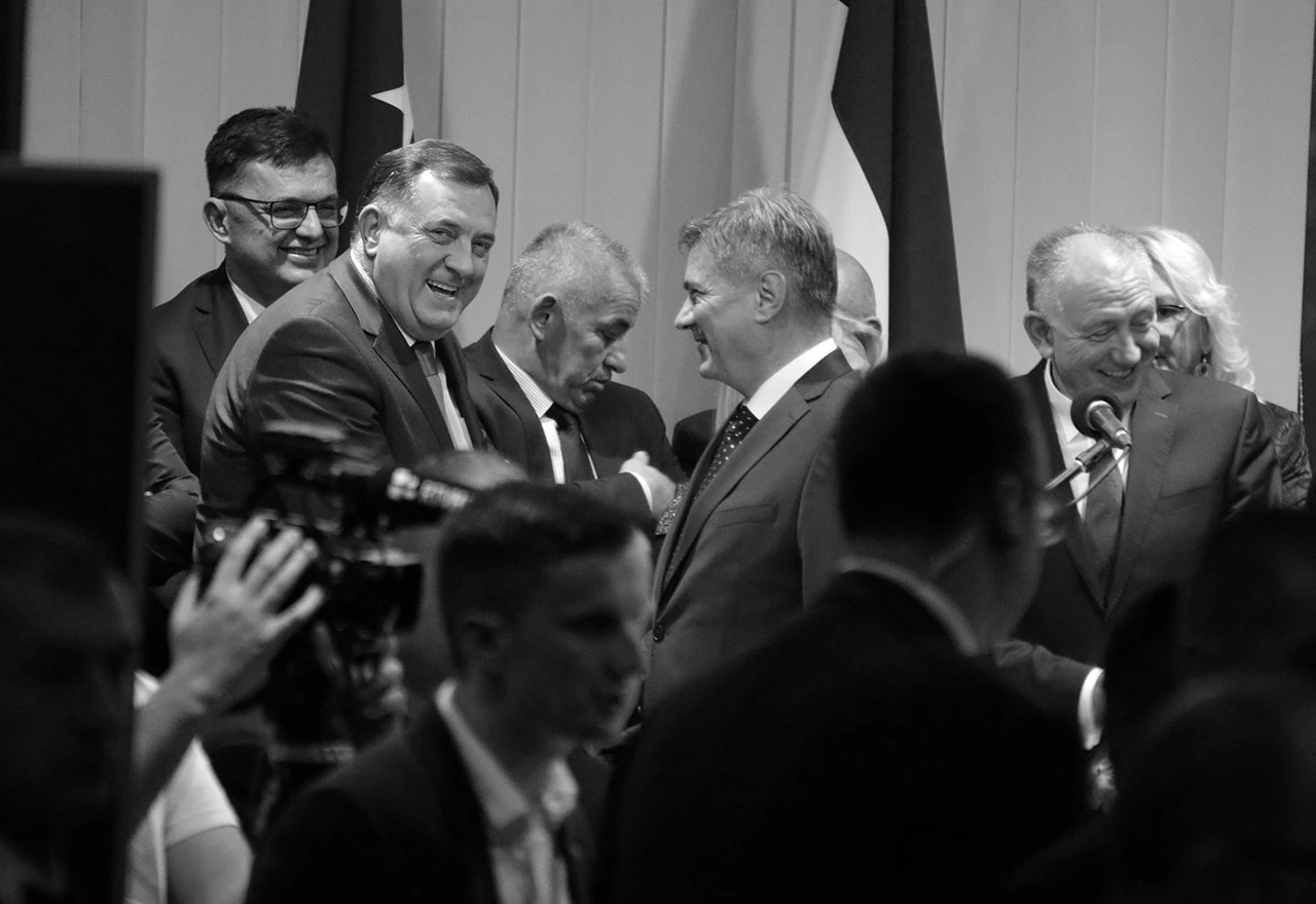 Hinin pregled godine u BiH: Stagnacija, ANP i migranti