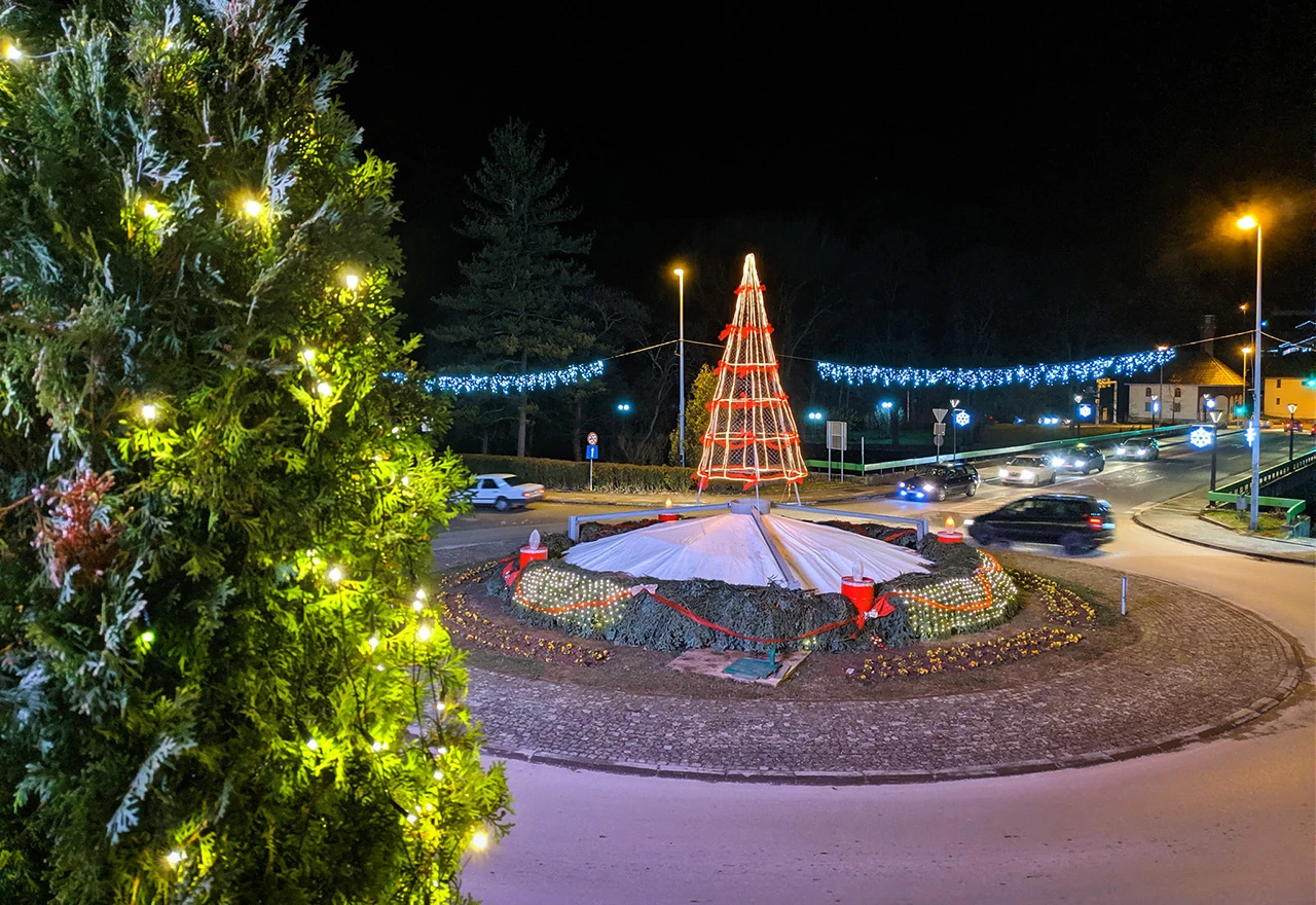 Blagdanska bajkovita čarolija jajačim ulicama