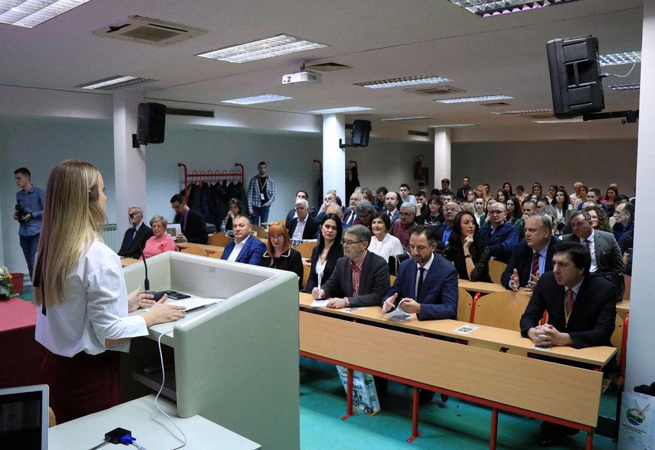 'Istražujemo važne probleme ove zemlje i nudimo rješenja, ali to ostaje u knjižnici'