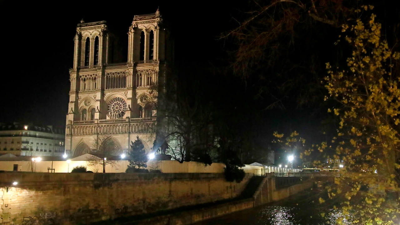 Nakon dva stoljeća: Notre-Dame prvi put bez polnoćke