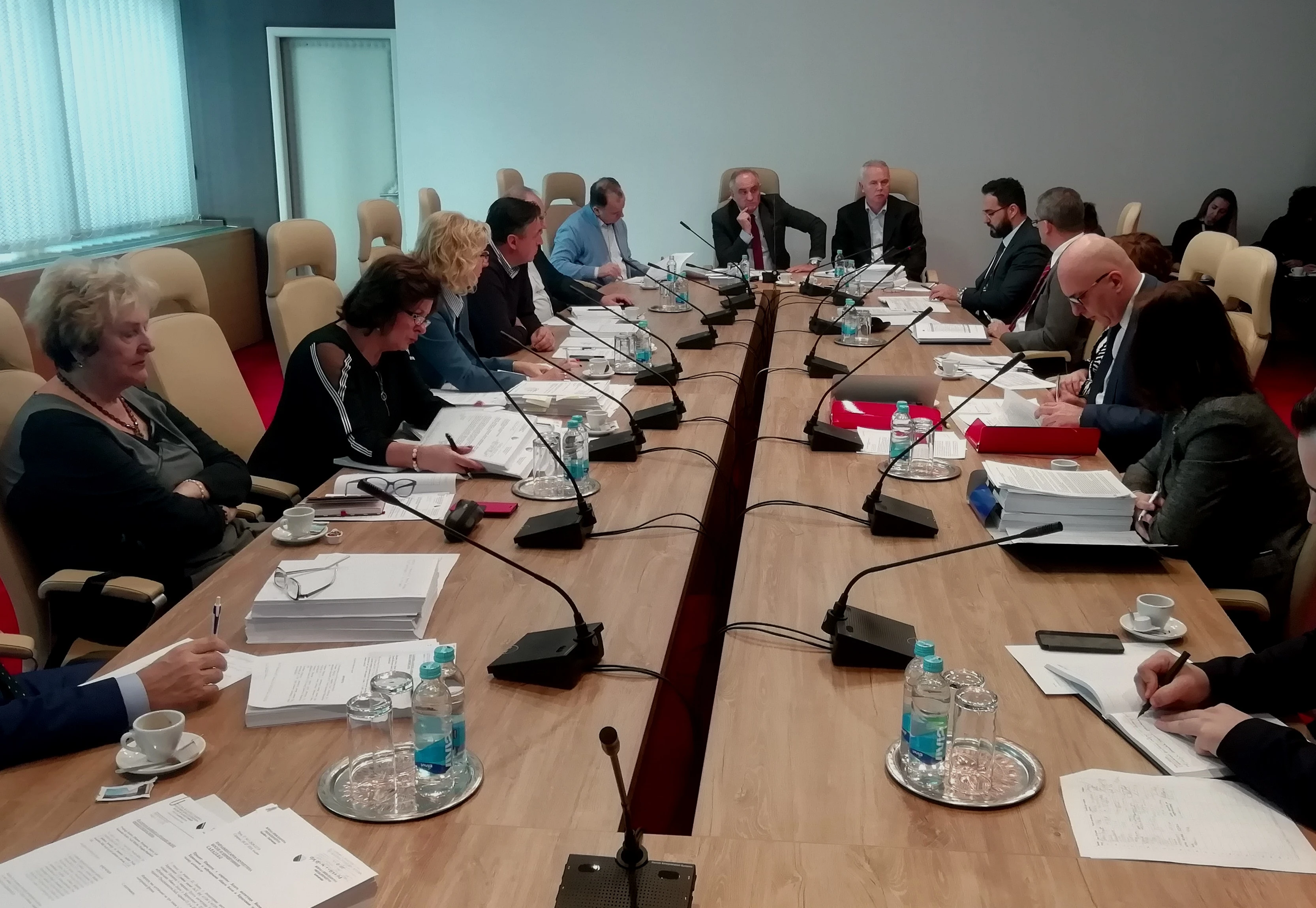 Dignute ruke za 1,8 milijardi KM