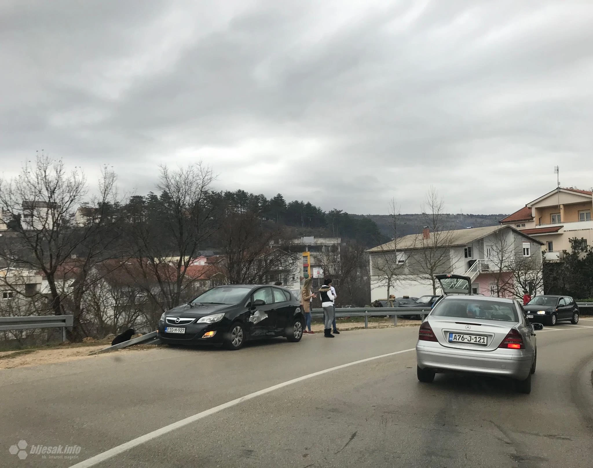 Široki Brijeg: Lakši sudar dva automobila