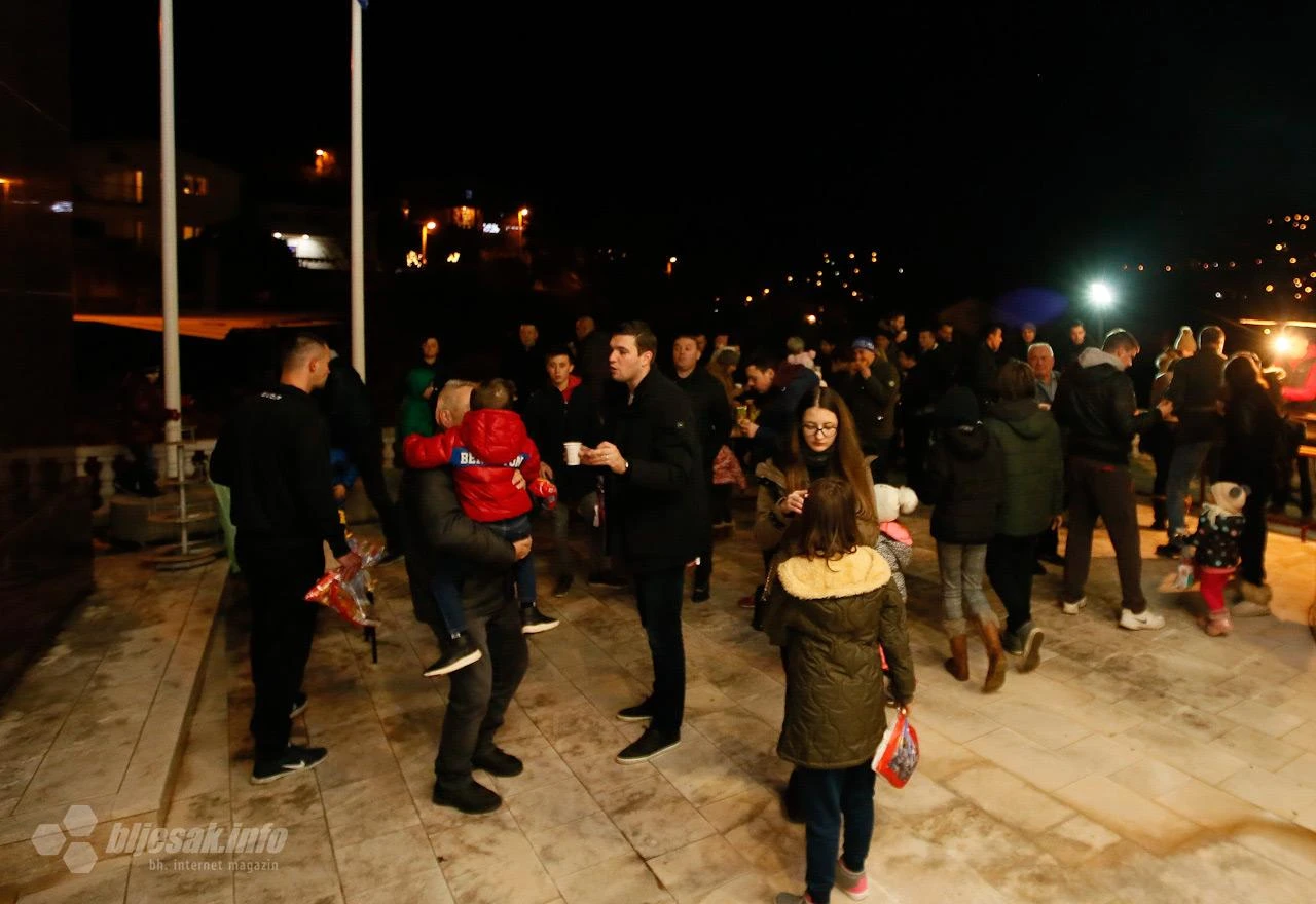 Adventsko druženje u Ilićima uz pjesmu, kuhano vino i roštilj