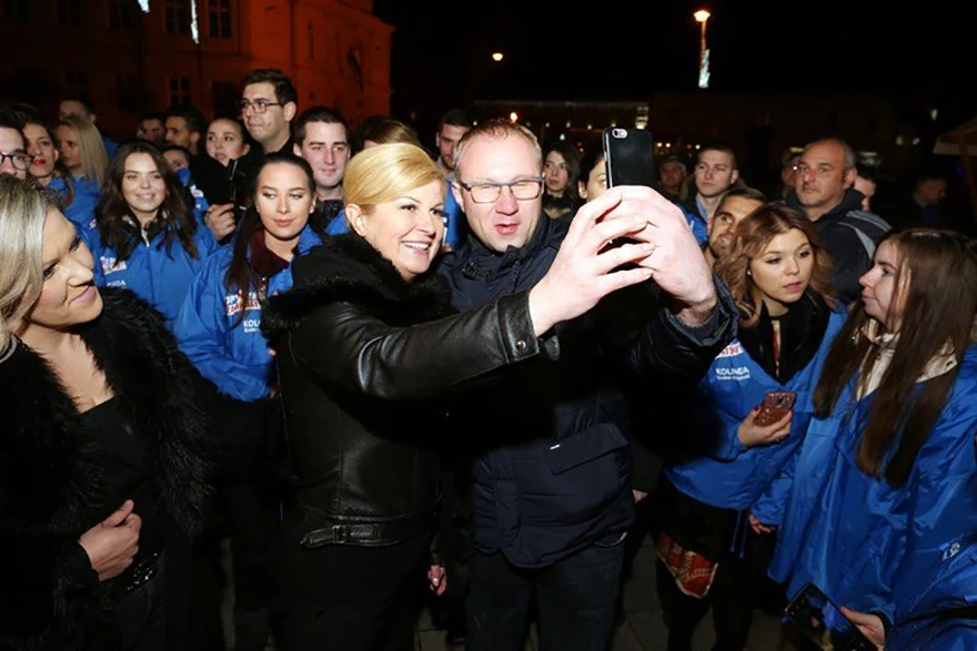 Grabar-Kitarović: Znam držati pušku u rukama, spremna sam svoj život staviti na kocku
